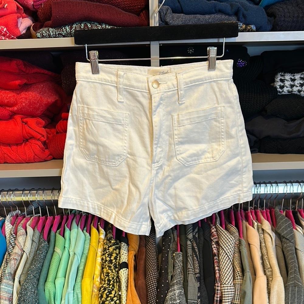 Universal Thread white 4 pocket jean shorts size 2